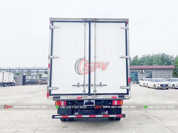 Sinotruk 4x2 Cooling Truck for Fresh Food - Rear Side